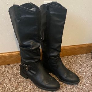 Black knee-high boots from White Mountain in a size 6